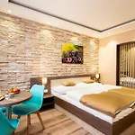 Viktor Otel