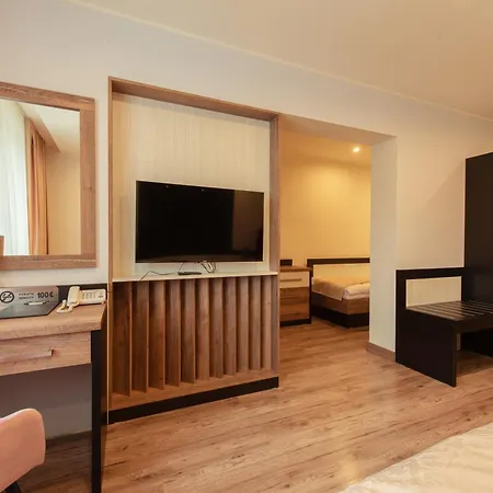 Viktor Hotel