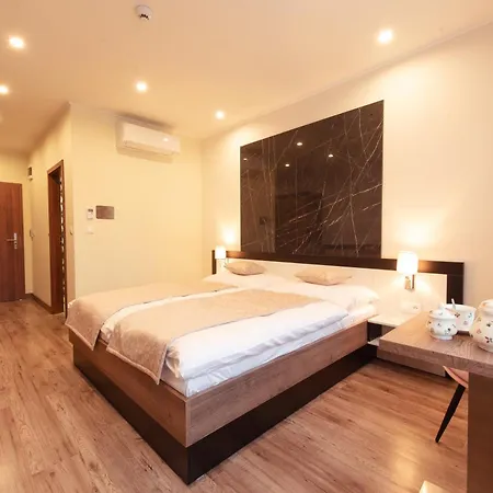 Viktor Hotel 3*