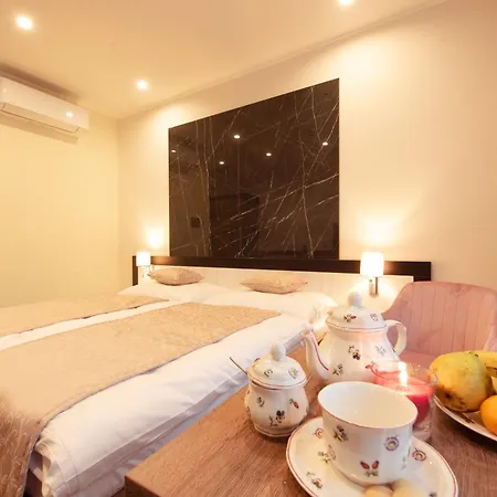 Viktor Hotel