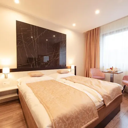 Viktor Hotel