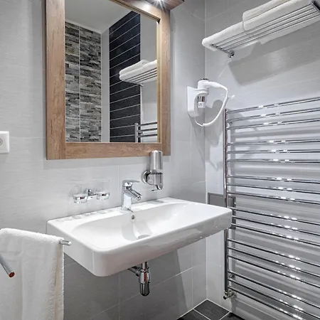 Отель Viktor Братислава