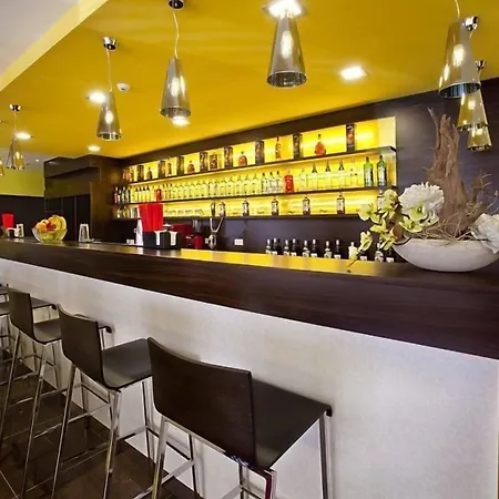 Viktor Hotel