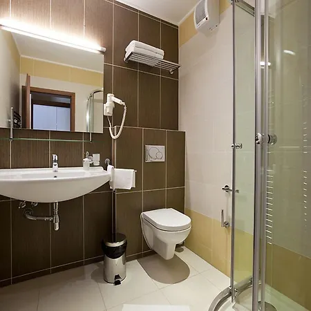 Viktor Hotel